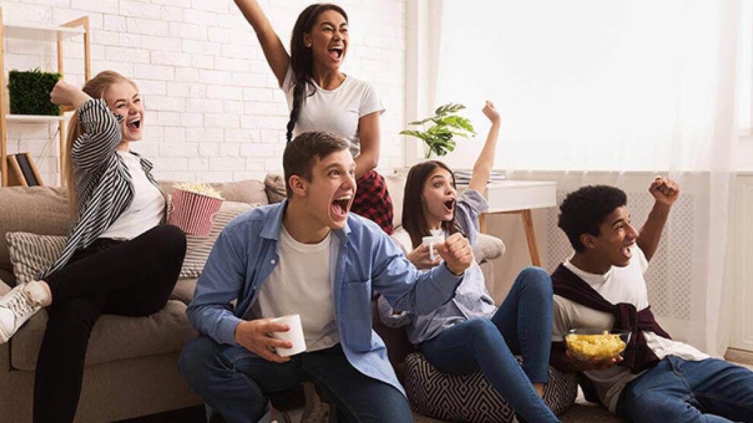 group-of-friends-watching-college-football1200x628