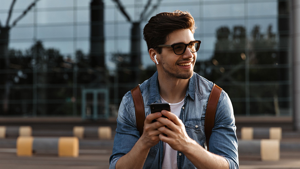 chat-smartphone-people
