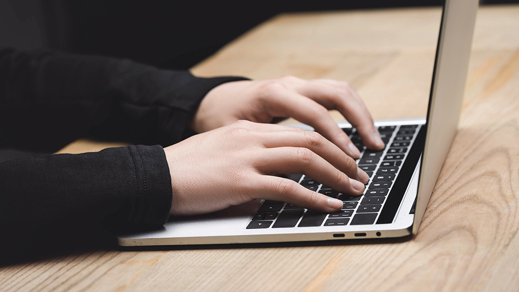 laptop-finger2