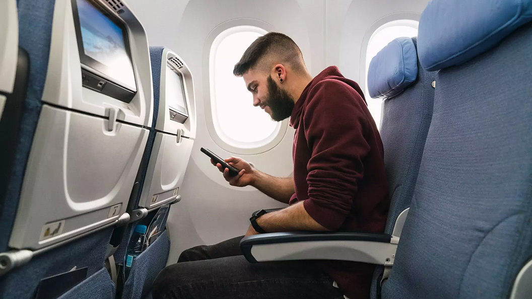 smartphone-in-plane