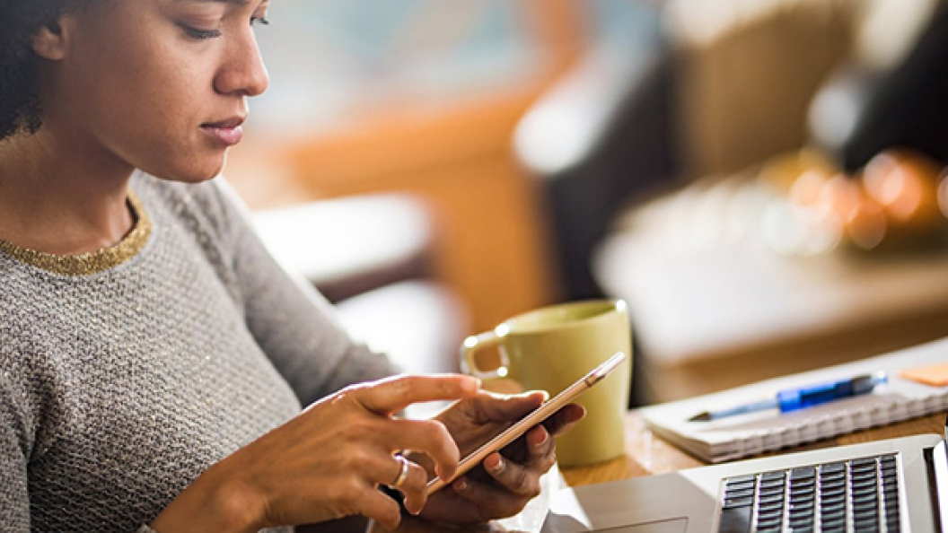 woman_with_phone_and_laptop_2ny9tlm