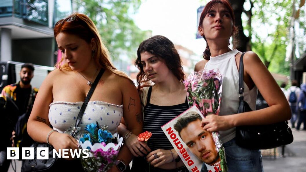 SEPE Liam Payne fans in Buenos Aires pay 'bittersweet' tribute