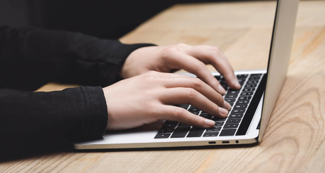 laptop-finger2