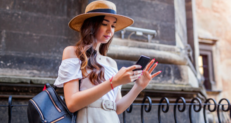 travel-smartphone-people